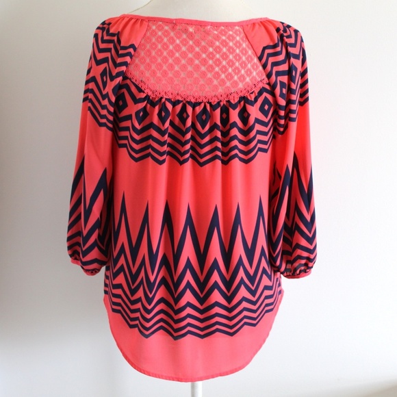 JOLT Sheer High-Lo Chevron 3/4 sleeve Top / Blouse - Picture 2 of 5